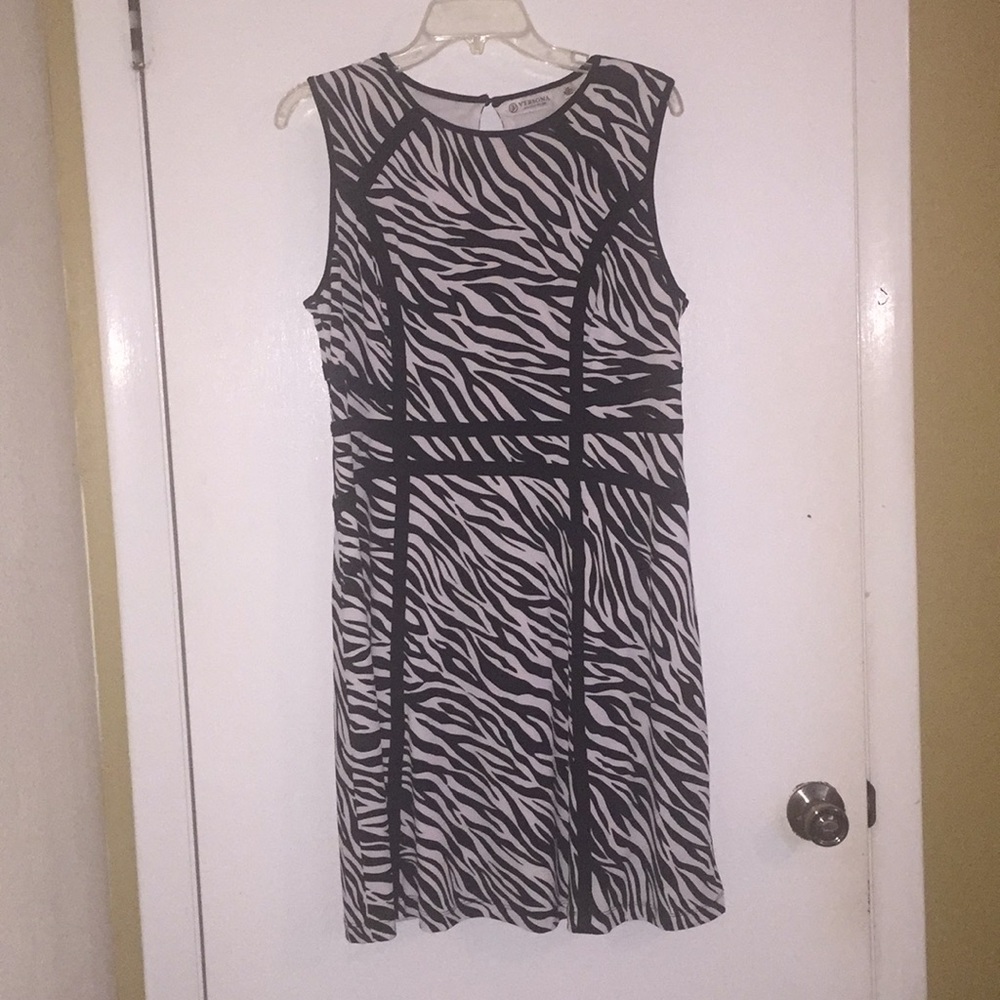 Sleeveless dress